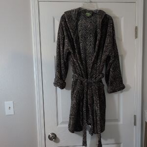 Vera Bradley Black and Gray Chevron Robe